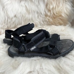 Teva Size 9 Black Sandals Hiking Outdoors Strappy